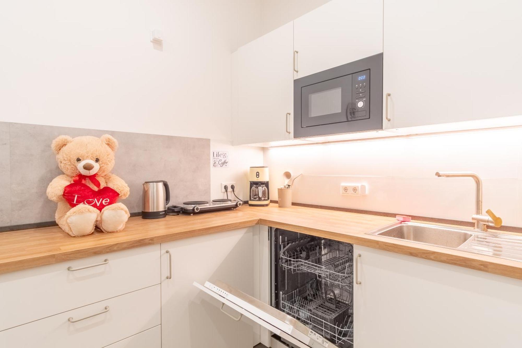 65 Zoll 4K Tv, Disney Plus, Soundbar, Kostenloser Kaffee, 5 Raeume Leipzig Exterior photo