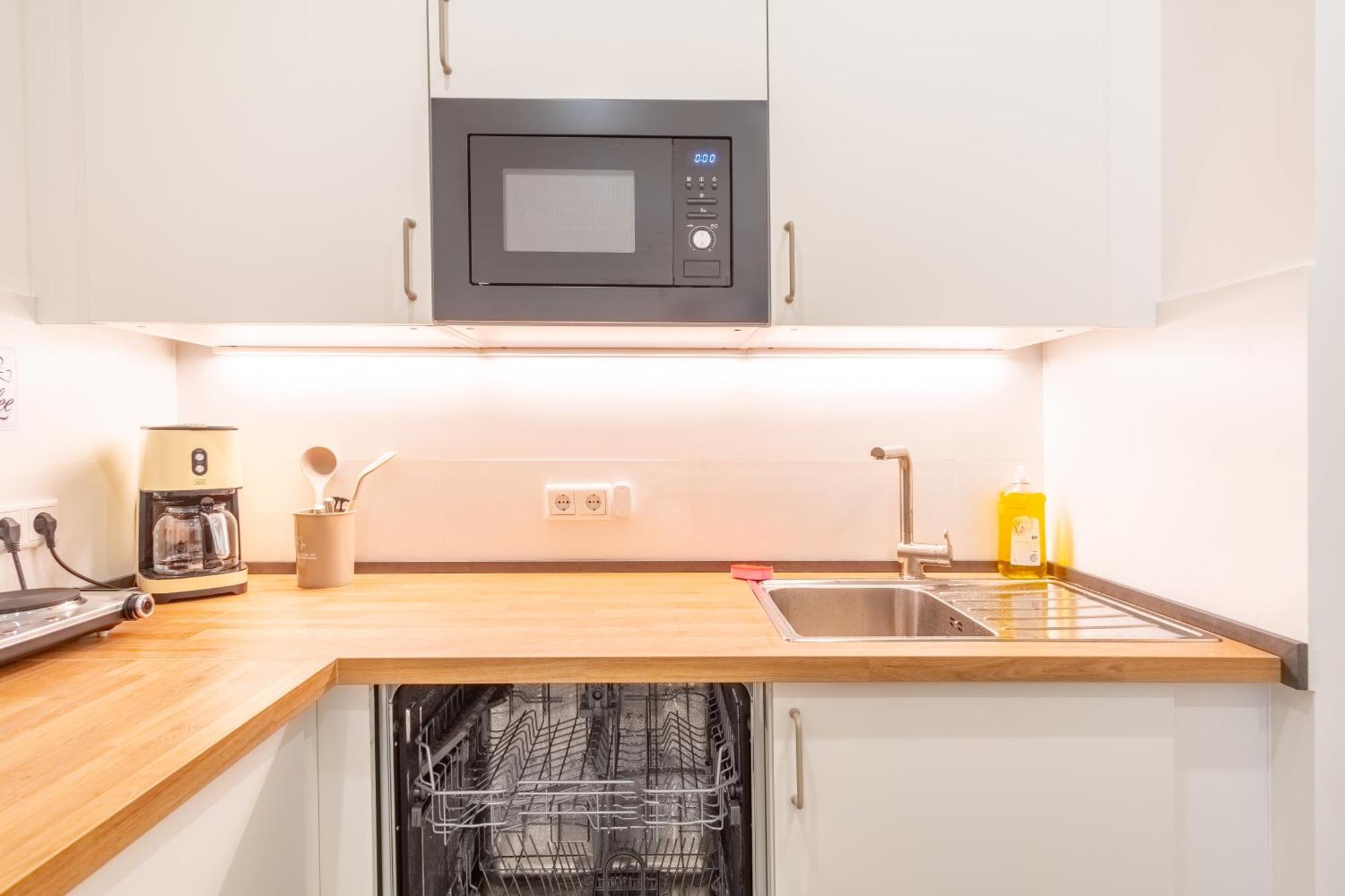 65 Zoll 4K Tv, Disney Plus, Soundbar, Kostenloser Kaffee, 5 Raeume Leipzig Exterior photo